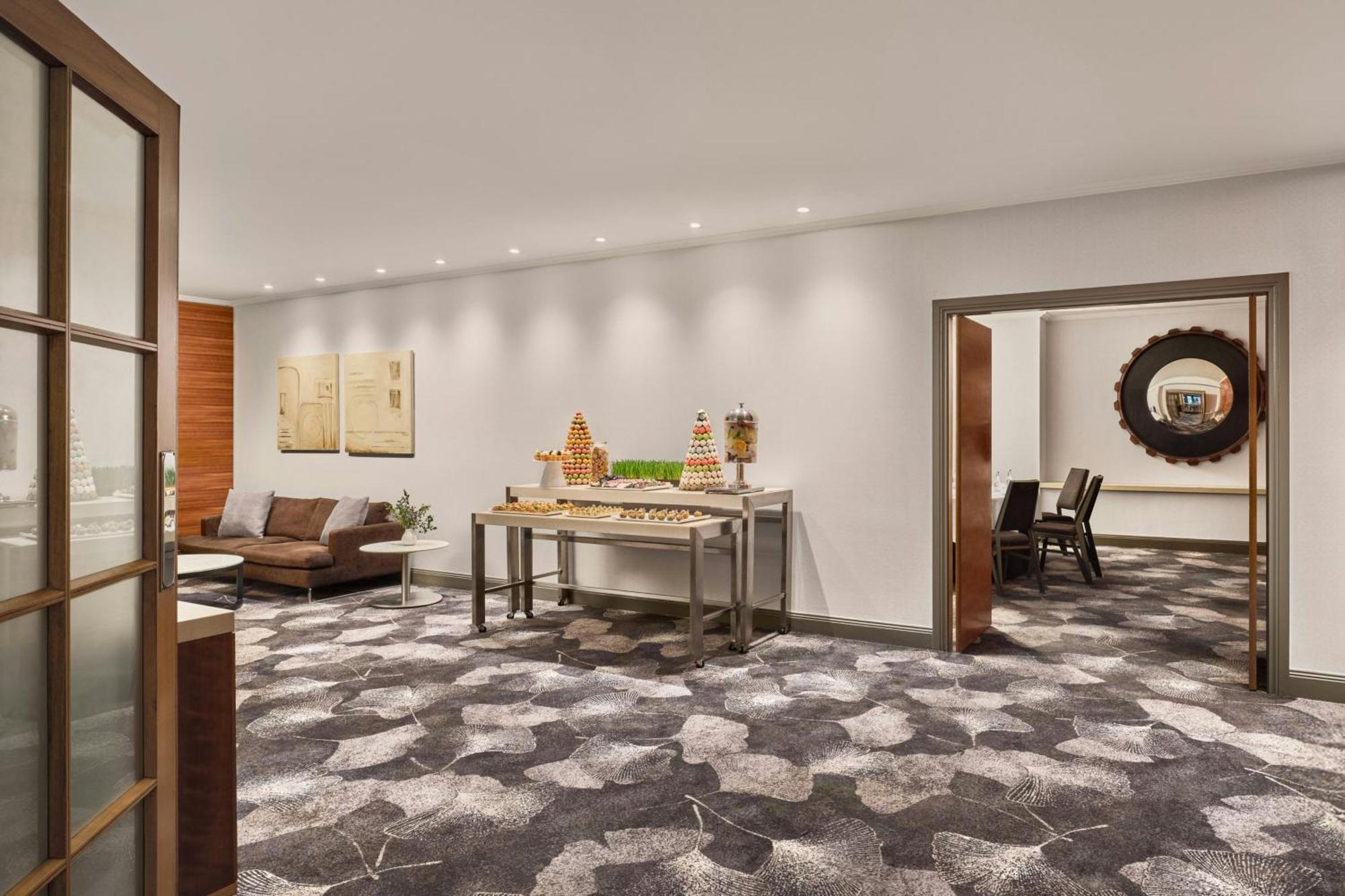 Sheraton Grand Hyde Park Hotel