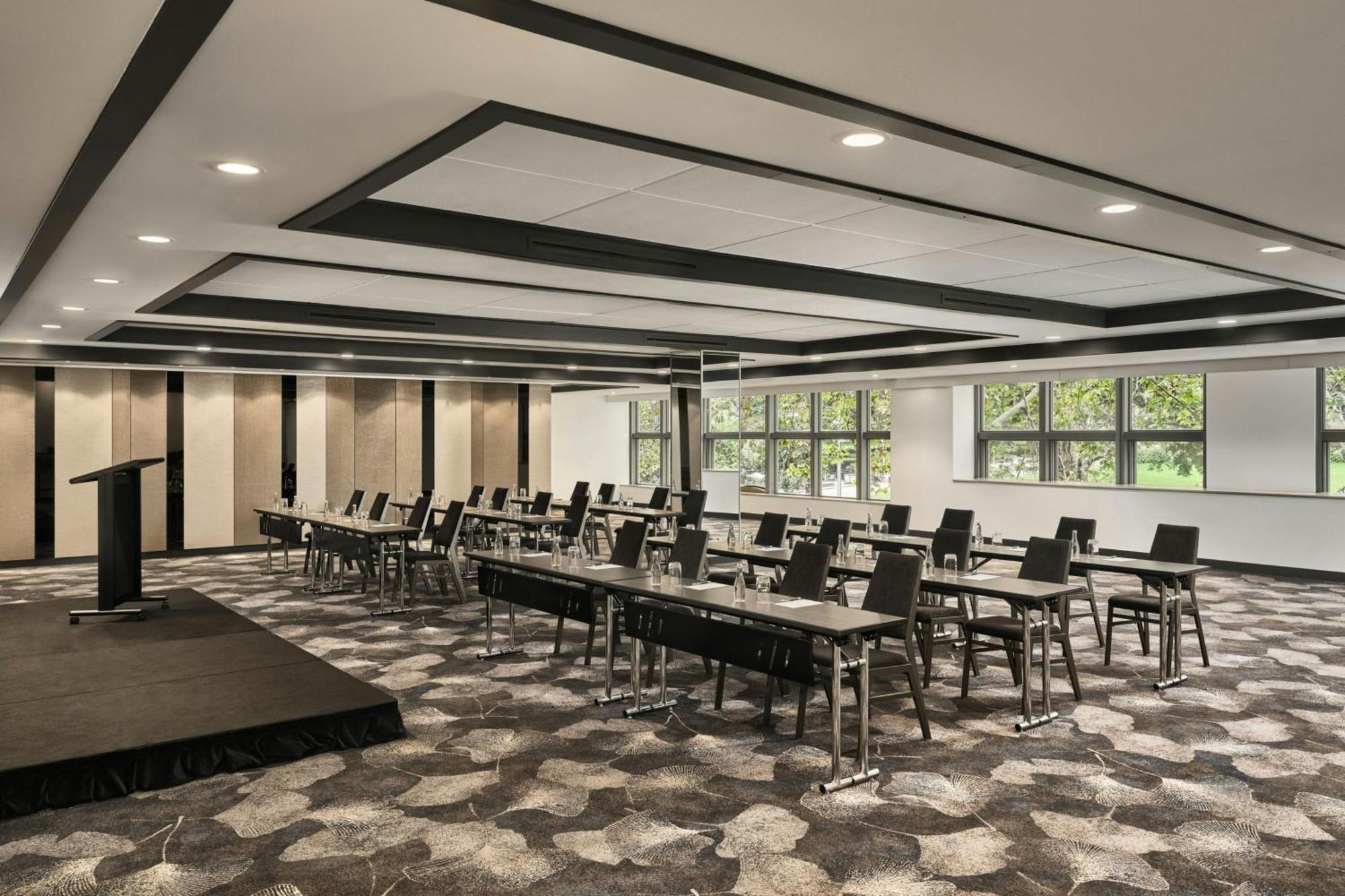 Sheraton Grand Hyde Park Hotel 5*